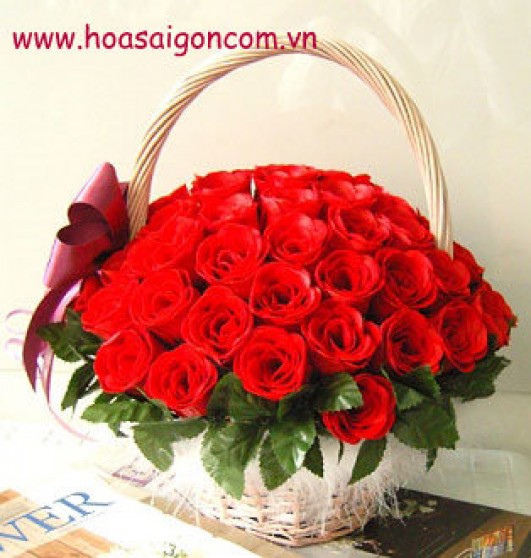 Hoa Mùa yêu - TY102 gồm 32 hoa hồng đỏ thắm và nơ phụ kiện