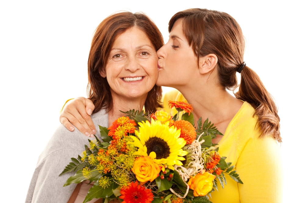 Bên cạnh những đóa hoa tươi thắm bạn đừng quên dành cho mẹ của mình những lời chúc ý nghĩa