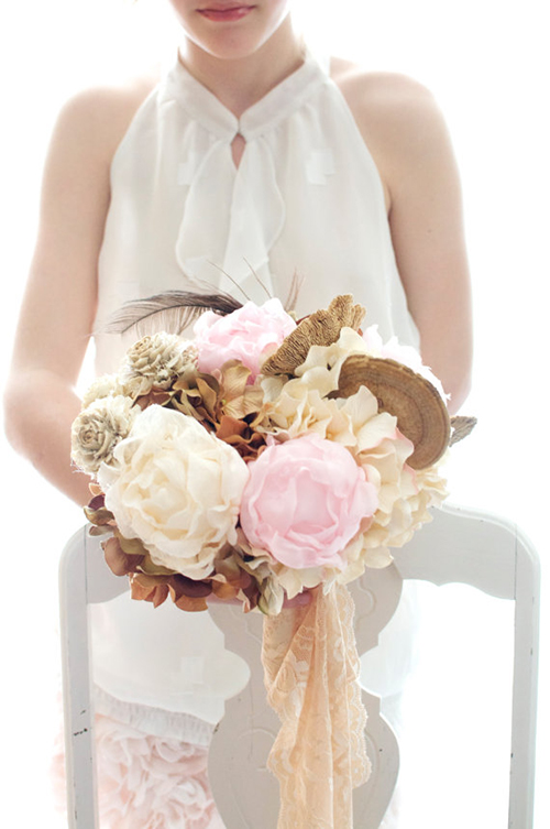 Bó hoa cưới làm từ nấm thân thiện với môi trường xung quanh