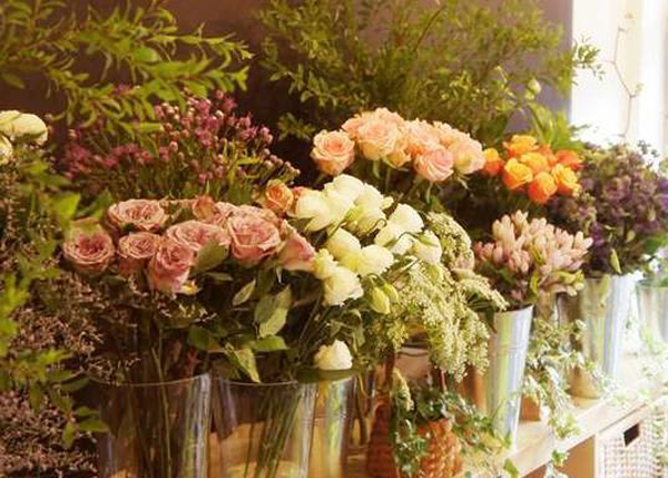 Hướng dẫn cắm giỏ hoa đẹp lung linh tặng sinh nhật bạn