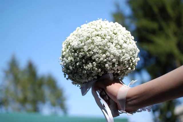 Hoa cưới cầm tay baby đẹp thuần khiết nhẹ bồng bềnh tựa như mây