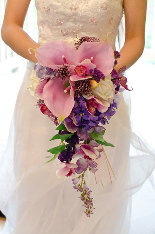 Những mẫu hoa cưới cầm tay cô dâu suôn dài sang trọng