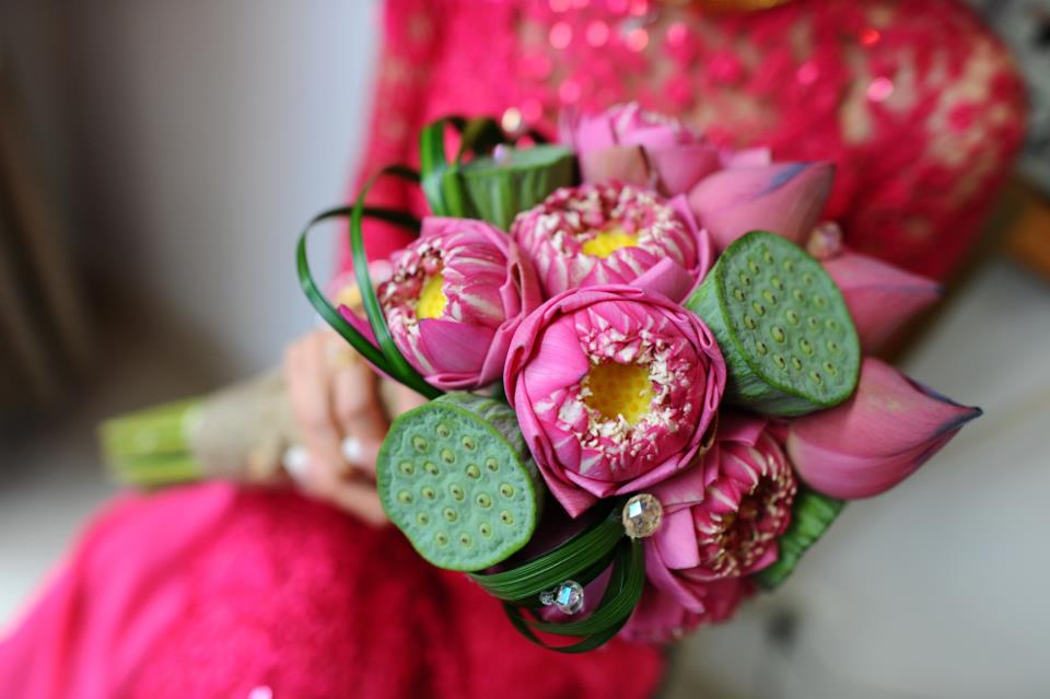 Những bó hoa cưới được kết từ hoa sen thanh lịch
