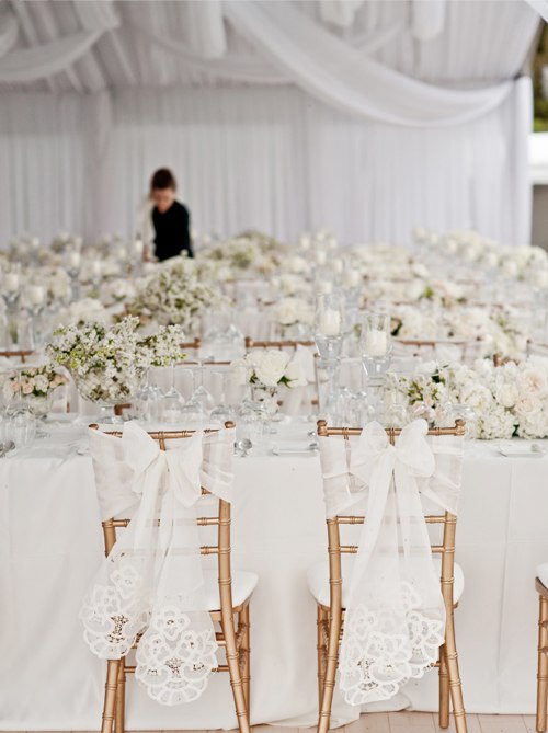 Hoa cưới trắng trang trí tiệc cưới lãng mạn