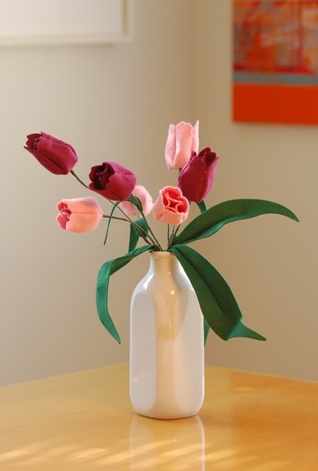 Bình hoa đơn giản tô điểm cho căn phòng thêm tinh tế