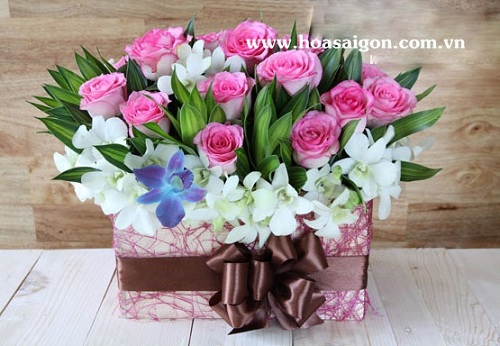 Hoa hộp gỗ thích hợp tặng cho những người phụ nữ kính yêu