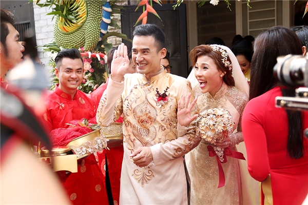 Bó hoa cưới bằng kim loại độc đáo có một không hai của vợ chồng diễn viên Lương Thế Thành - Thúy Diễm