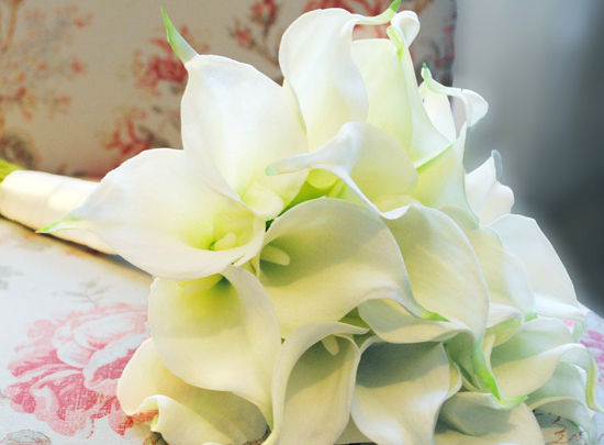 Một lẳng hoa calla lily tuyệt đẹp mang thành ý chân thành của bạn sẽ có tác dụng tuyệt vời giúp xóa tan mọi giận hờn