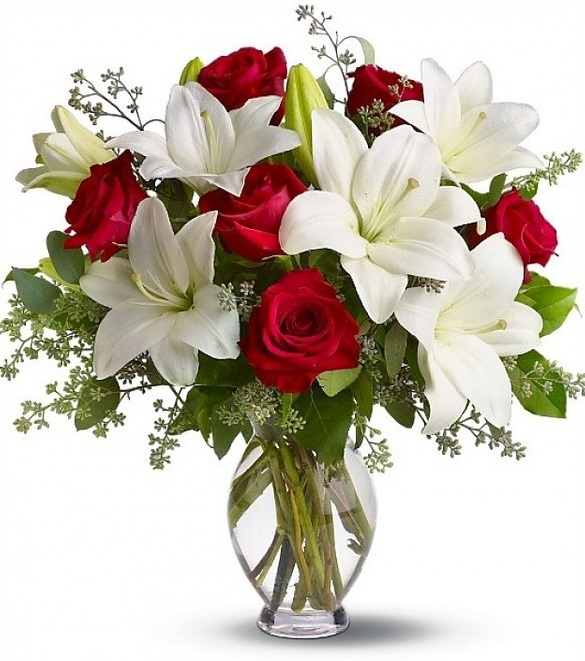 Hoa hồng đỏ và hoa lily trắng là món quà hoàn hảo nhất tặng sếp nhân dịp 20/10