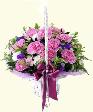 Tặng hoa cho mẹ ngày 20/10 là một bó hoa cẩm chướng xinh đẹp sẽ là là món quà hoàn hảo nhất dành tặng người bạn là mẹ bởi hoa cẩm chướng mang ý nghĩa là sự ái mộ, tình yêu của phụ nữ, niềm tự hào, sắc đẹp