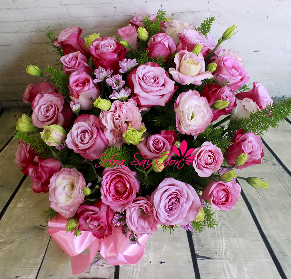 Hộp hoa với tone màu hồng dịu nhẹ và vô cùng đáng yêu Hộp hoa với tone màu hồng dịu nhẹ và vô cùng đáng yêu