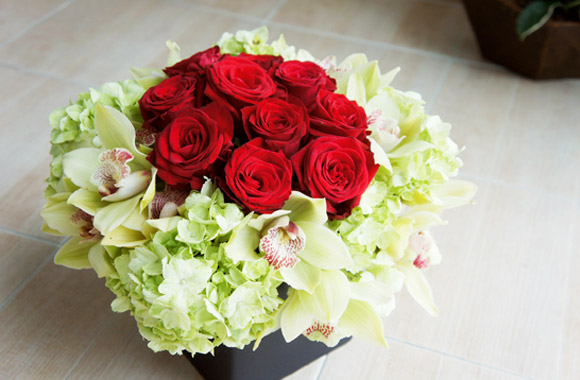 Với 3 bước đơn giản bạn đã có hộp hoa đẹp ý nghĩa tặng bạn gái rồi