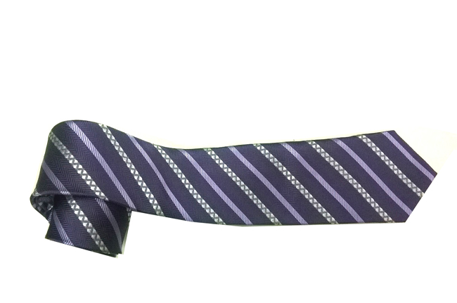 Cà vạt chính là vật dụng quan trọng tạo nên sự tinh tế và nam tính của một người đàn ông
