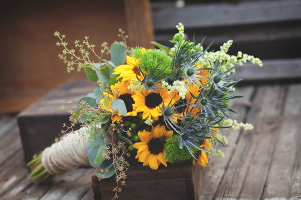 Hoa hướng dương tạo ra sắc màu rực rỡ cho đám cưới của bạn thêm ấn tượng