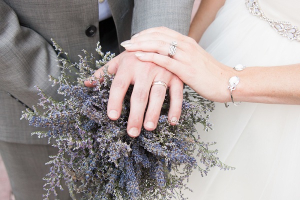 Lavender tượng trưng cho một tình yêu chung thủy sắt son cho dù trải qua bao nhiêu khó khăn
