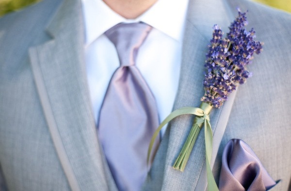 Lavender cũng có thể làm hoa cài chú rễ