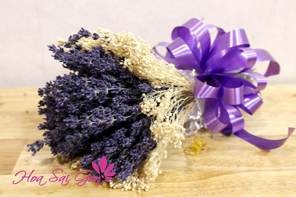 Từng bó hoa lavender khô của shop được bảo quản kỹ lưỡng