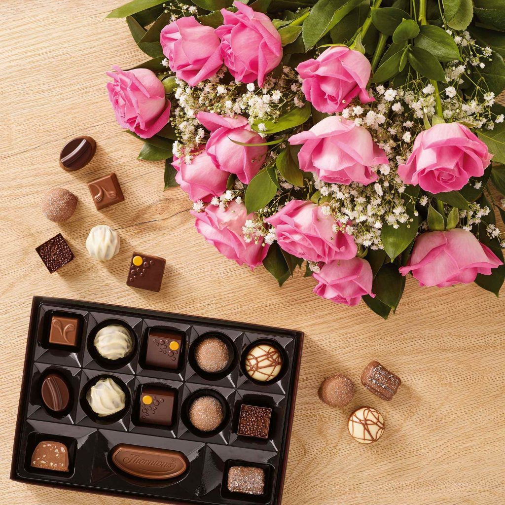 Giải mã bí ẩn tặng hoa hồng và socola ngày Valentine