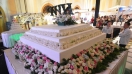 Bánh kem khổng lồ tại Hà Nội với hàng ngàn bông hoa