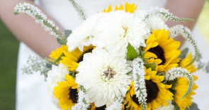 Bật mí kinh nghiệm đặt hoa cầm tay cô dâu đẹp và giá rẻ