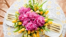 Cách cắm hoa bàn ăn đơn giản tại nhà