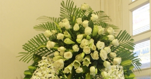 Điều bạn nên biết về vòng hoa kính viếng trong đám tang