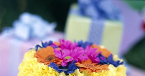 Hướng dẫn cắm hoa hình bánh sinh nhật