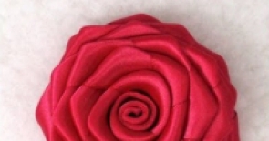 Hướng dẫn làm hoa hồng bằng dây ruy băng tặng người yêu trong ngày Valentine ý nghĩa