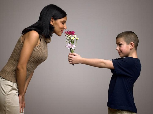 Tặng hoa cho mẹ: Hãy làm mẹ bạn ngạc nhiên! Tặng Hoa Cho Mẹ: Hãy Làm Mẹ Bạn Ngạc Nhiên!